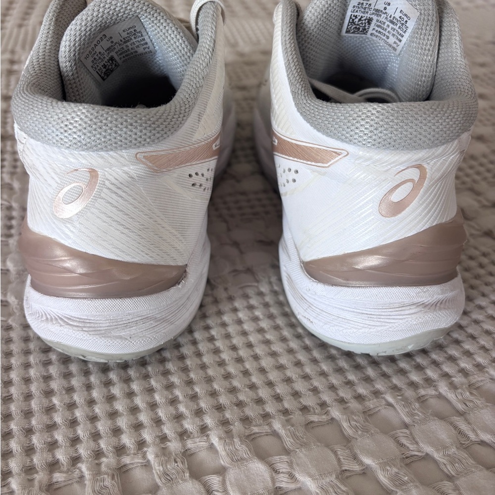 ASICS Women's Volleyball Athletic Shoes - Picture 5 of 7